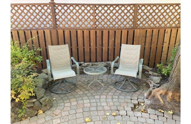 Large, bright garden level - in a great location!