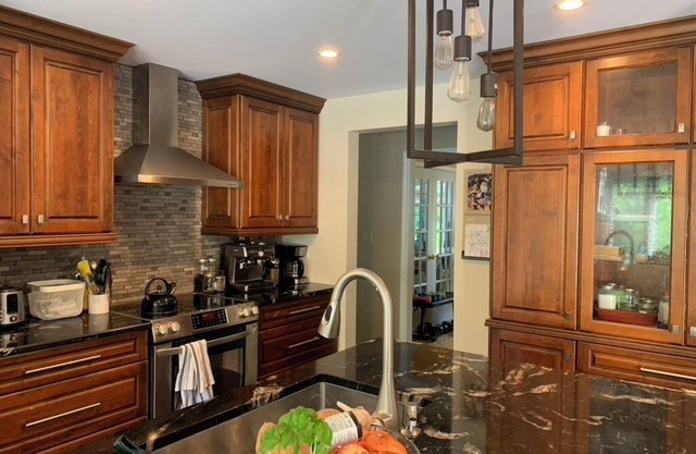 Large bright home in Port Hope, commuting distance to GTA, Oshawa, Peterborough