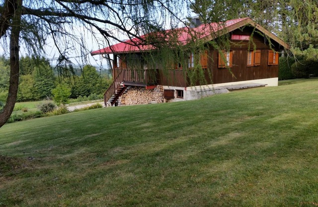 Large chalet, comfortable, quiet, rest, ideal departure for many hikes