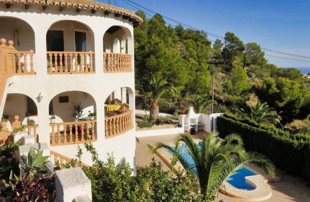 Large chalet with private pool