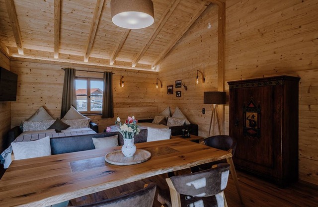 Large chalet with whirlpool