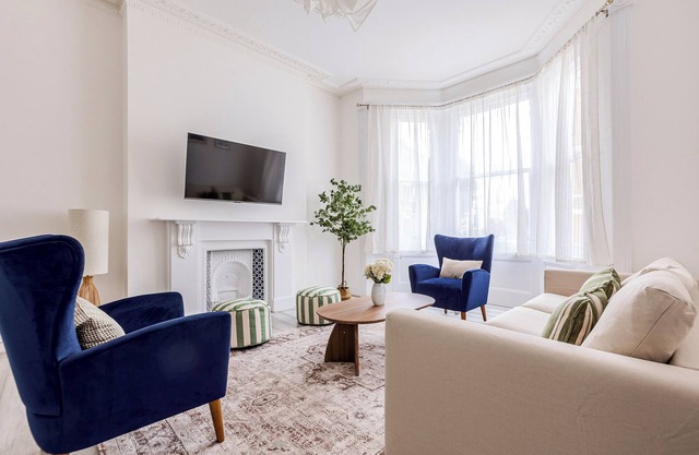 Large & charming 5BR House near Kensington Olympia