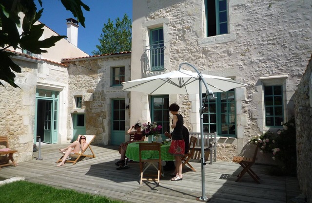 Large & charming village house (XVI°) with garden
