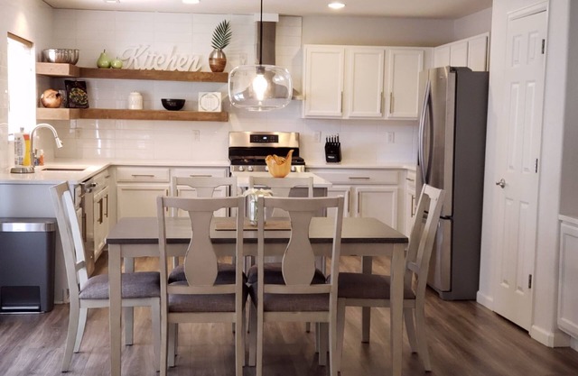 Large, Clean, home in Parker with 2 Car Garage!n