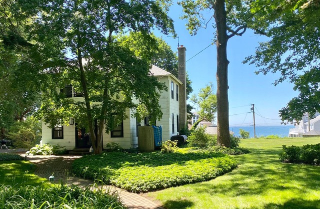 Large, Comfortable Beach House with Shared Private Beach and Stunning Views