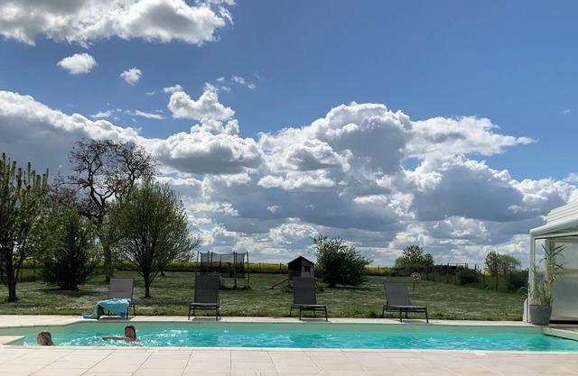 Large comfortable house, heated swimming pool 5 minutes from Chambord castle