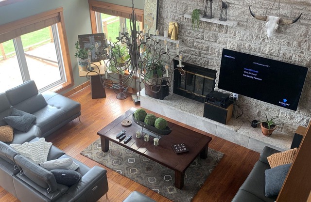 Large cottage on the Winnipeg River/summer and winter rentals Easy access always