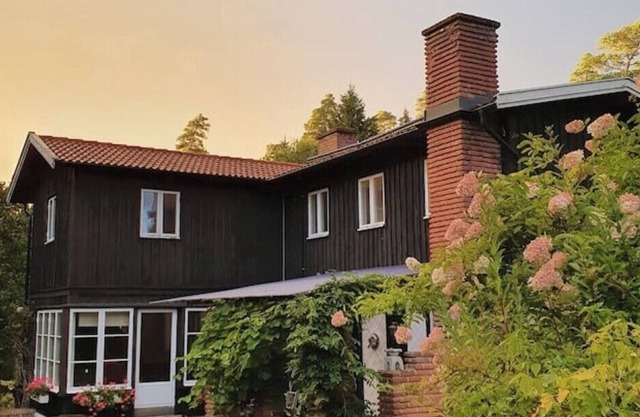 Large Country House Next to Forests and a Beautiful Lake!
