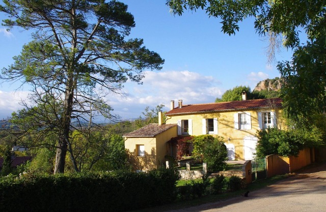 Large detached house with swimming pool, quiet, exceptional site, natural