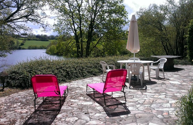 Large family home on the shore of Lake Pareloup