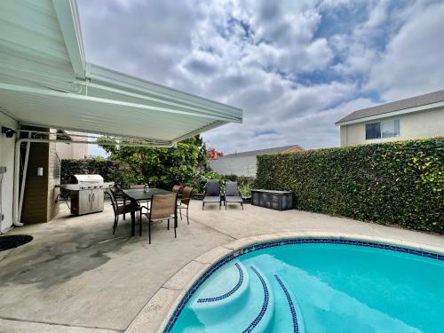 Large Family Pool Home 25 Miles To Disney w/3 King Beds!