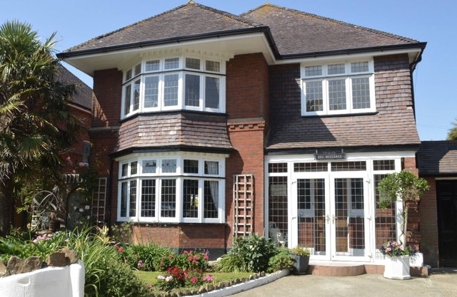 Large four bedroom home near country walks & beach