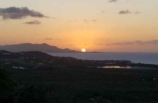 Large, Gated private cottage with sweeping ocean views in tranquil setting