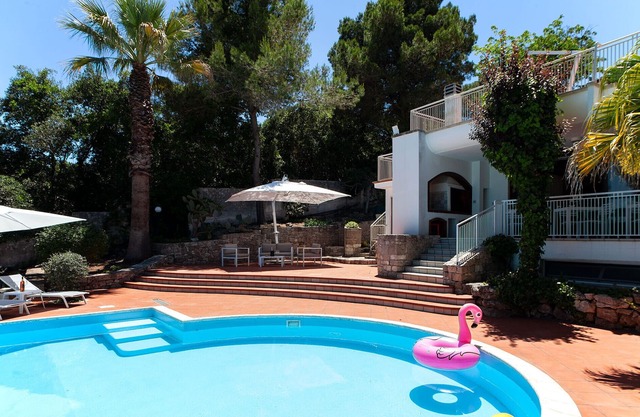 Large holiday villa near Gallipoli 6 bedrooms, 6 bathrooms, private pool m200