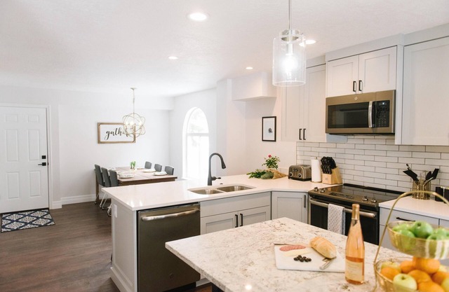 Large Home, 4 bds, 3.5 bths, complete remodeled: luxurious amenities.see pics