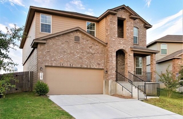 Large Home Near Lackland: 30-Day min stay with 3-Mo/6-Mo/12-Mo price available