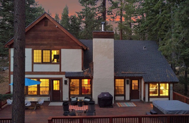 Large Home/Tahoe City/next To Nordic Trails, Lake And Resorts