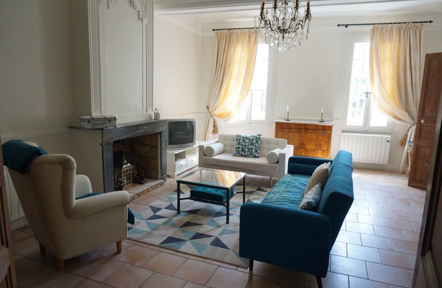 Large house for families or friends near Pézénas