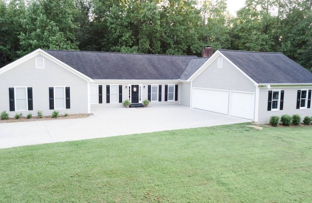 Large House, Room to Roam, 5BR Sleeps 12 in Athens