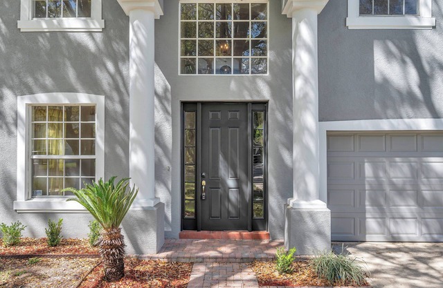 Large House with Huge Pool & Fenced Yard near Amusement parks, Beaches &shopping