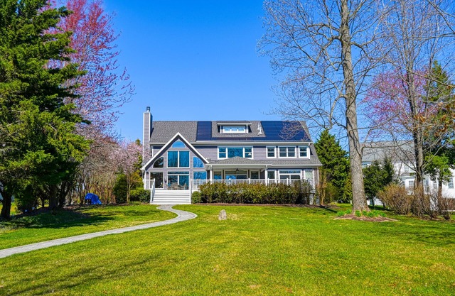 Large lakefront home on the best part of the lake – spacious with stunning views
