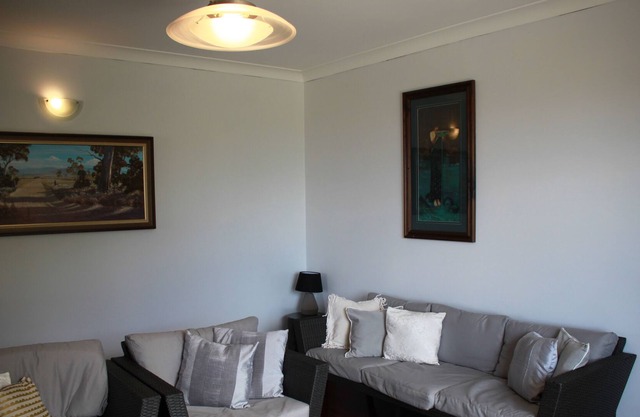 Large & Lovely - spacious family home - unlimited wifi - pet friendly!