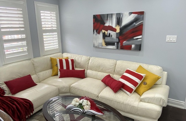 Large & Luxurious 4 Bedroom Executive House in Newcastle - Clarington Ontario