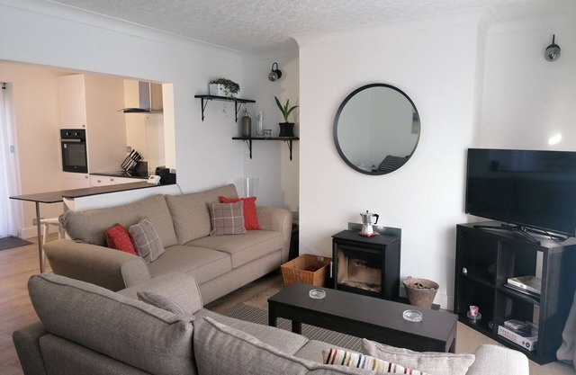 Large Modern 4 Bed House can be arranged as 2 separate connecting apartments.