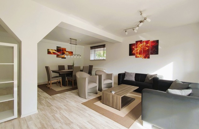 Large modern apartment for 6 people with garden next to the forest