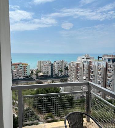 Large Modern Apartment with Balcony & Sea View