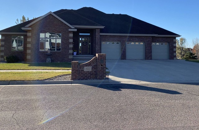Large modern house , sleeps 8.