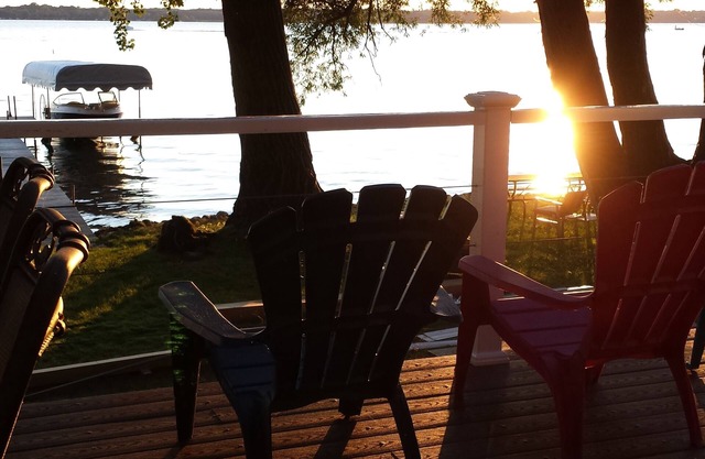 Large Newly Remodeled Lake house right on the water. Sleeps 24+