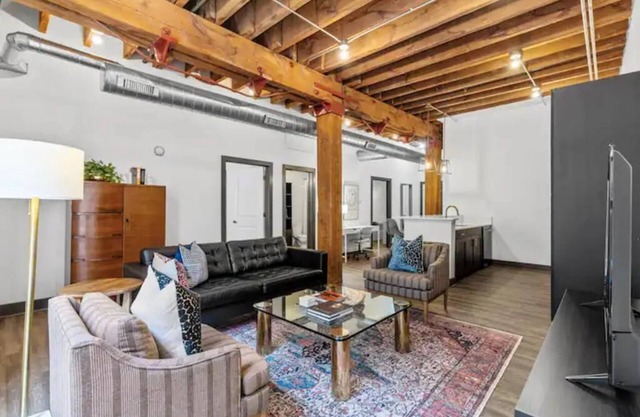 Large Riverfront Loft - Walk to Arch, Casino, Convention Center in minutes