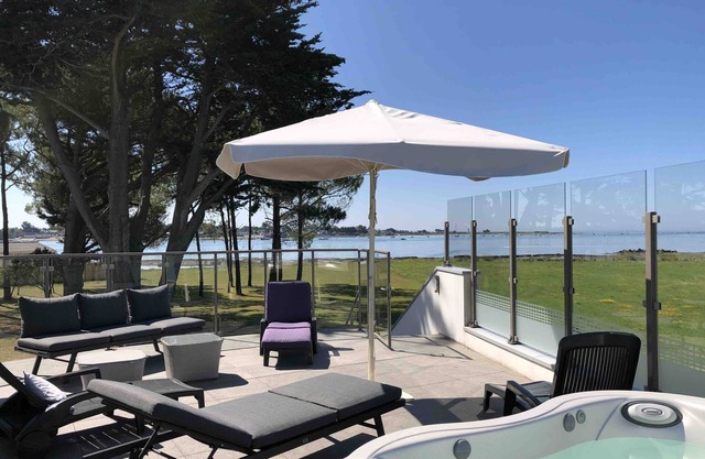Large sea view, modern villa with Jacuzzi