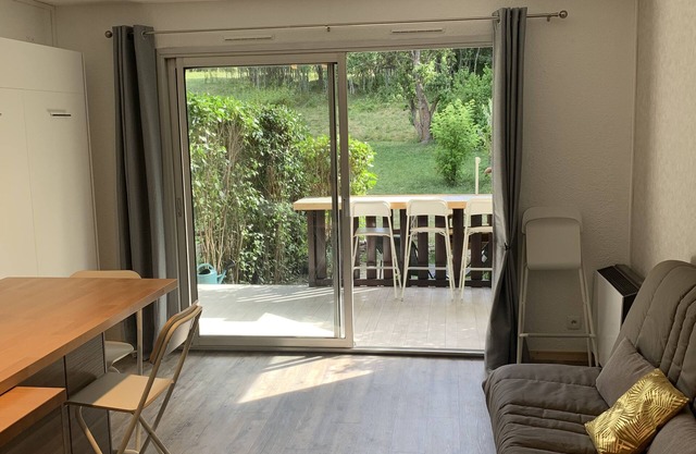 Large studio 4/6 people south facing balcony terrace garden