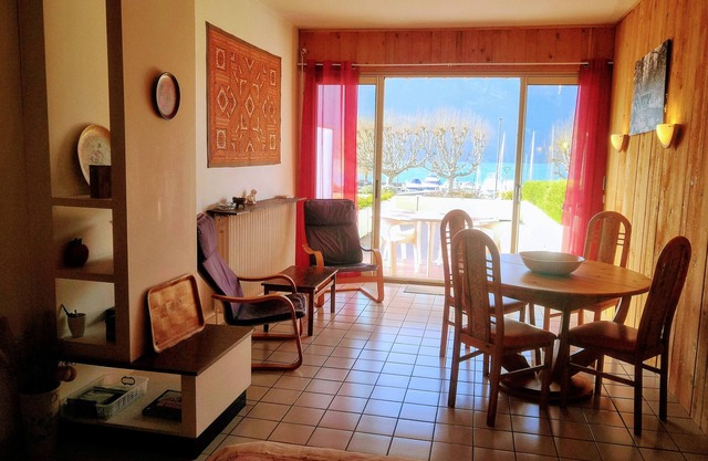 LARGE STUDIO of 35 m² FACING LAKE BOURGET AND THE GRAND PORT OF AIX-LES-BAINS