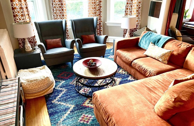 Large, sunny 3 bedroom apartment two blocks from down town Oak Park.