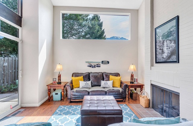 Large Townhouse, 3Bd/3Ba, Near BYU Stadium/BYU