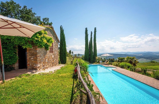 Large Tuscan farmhouse with huge swimming pool