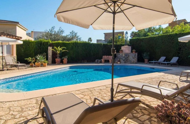 Large villa in central location