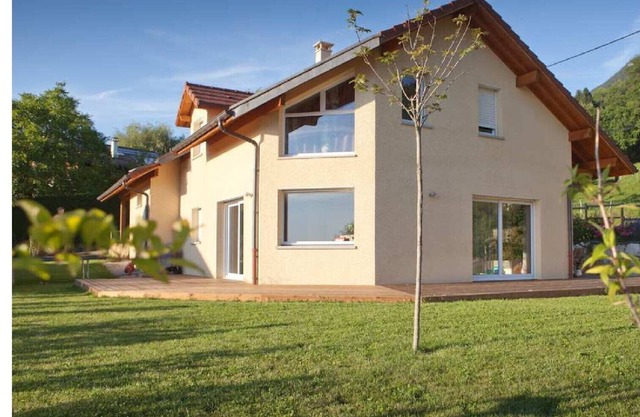 Large villa near Annecy, its lake and the mountains