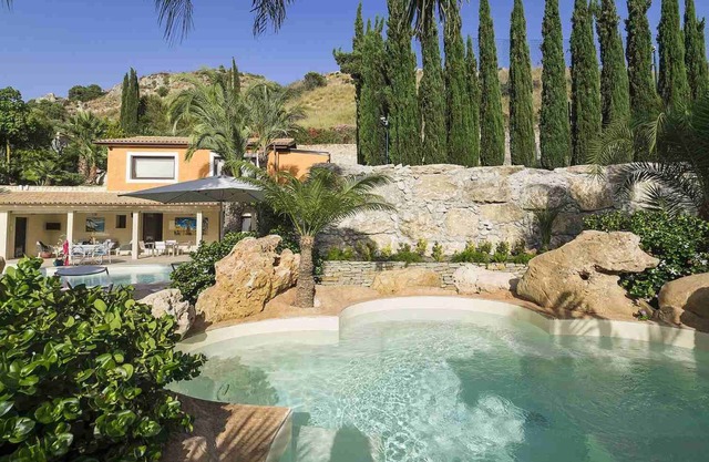 Large villa rental for 10 people in Agrigento, Sicily