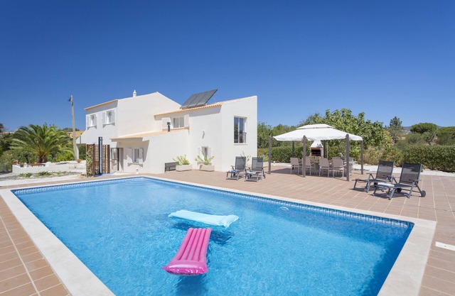 Large villa with private pool, near Algarve beaches and golf courses