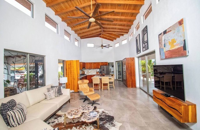 Las Brisas Where PuraVida starts