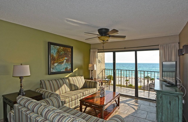 Last Summer week of 8/23-8/30 Available! FREE Beach Service Included!