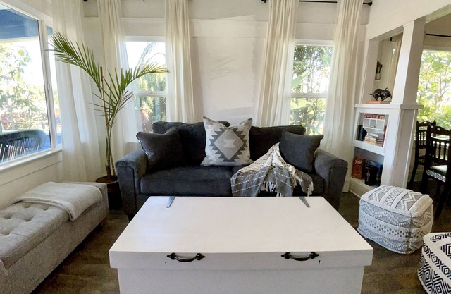 Latin Charm and Local Comfort -NEW- 5 minutes to Downtown! Near MTS