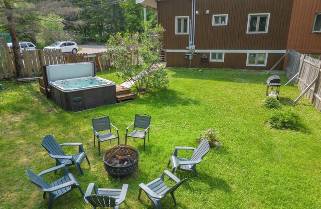 Laura: cozy comfort in Val-David, w/spa & firepit