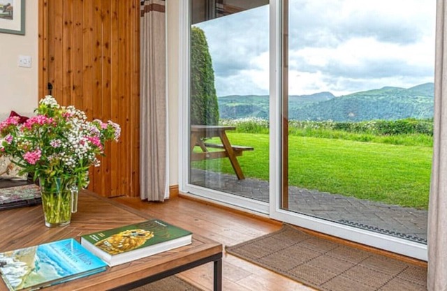 Laurel Indoor Pool · Hot Tub · Sensational Views
