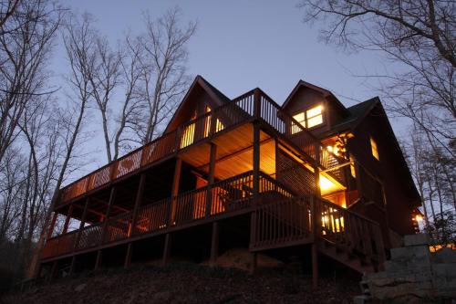 Laurelwood Lodge at Lake Lure, NC - Sleeps 12