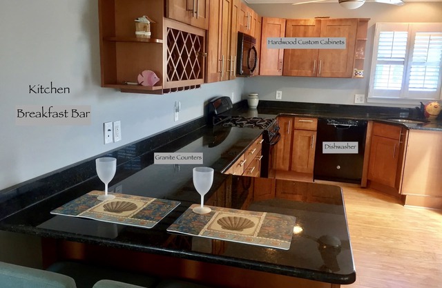 LAVALLETTE Beach Home w/Rooftop Deck & Tiki Bar Close to Beach -Wifi, C-A/C